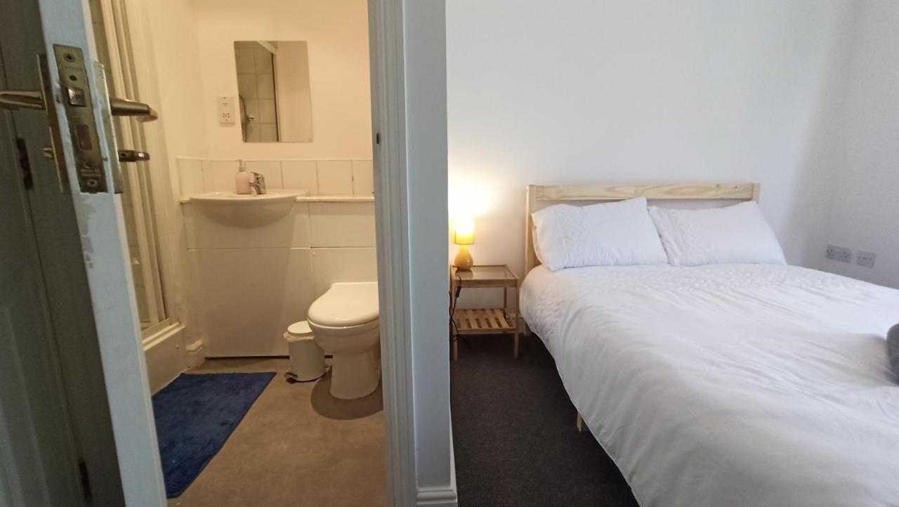 Bright, Chilled Ensuite Db Room In A Shared Flat! 伦敦 外观 照片