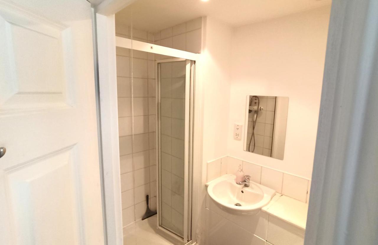 Bright, Chilled Ensuite Db Room In A Shared Flat! 伦敦 外观 照片